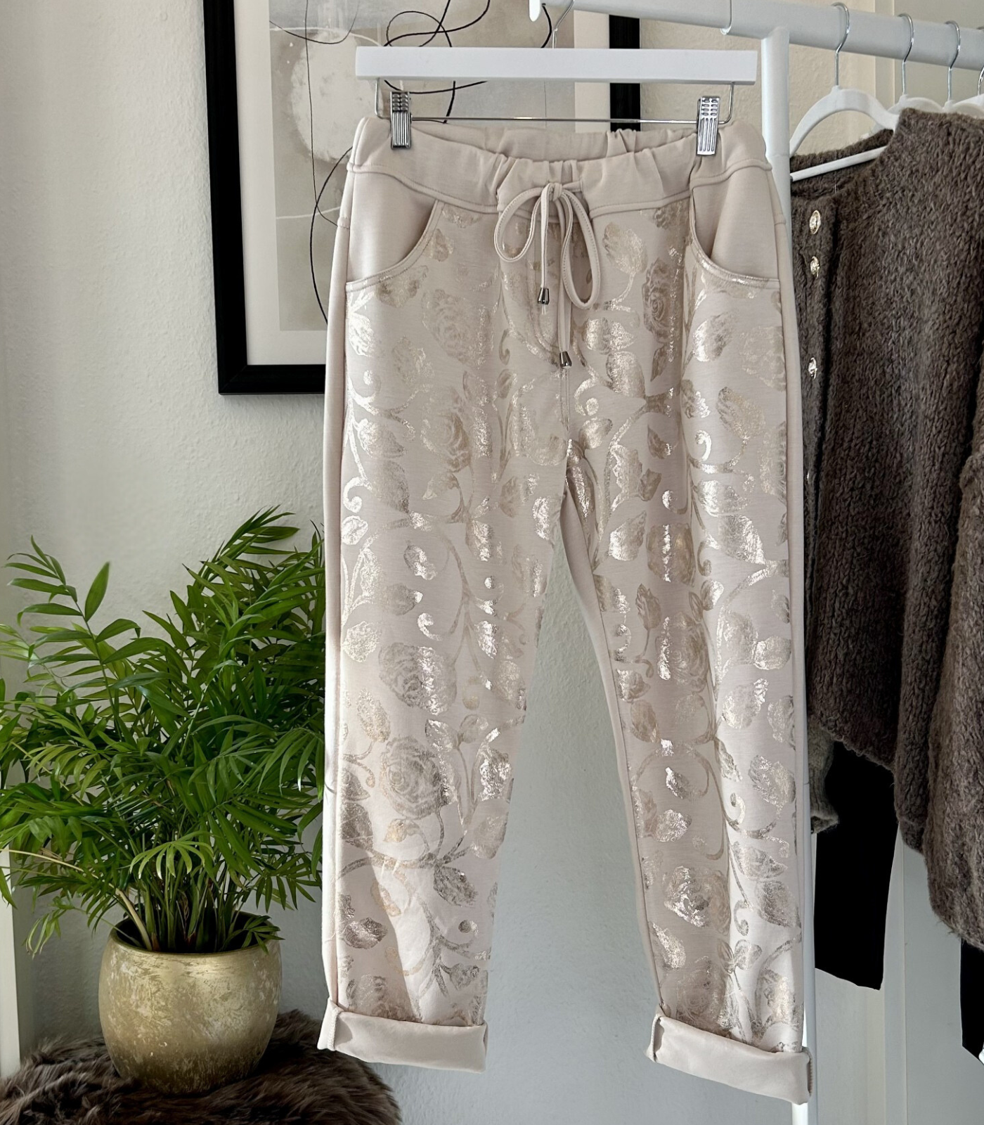 Ornament Chic – Elegante Hose mit Muster