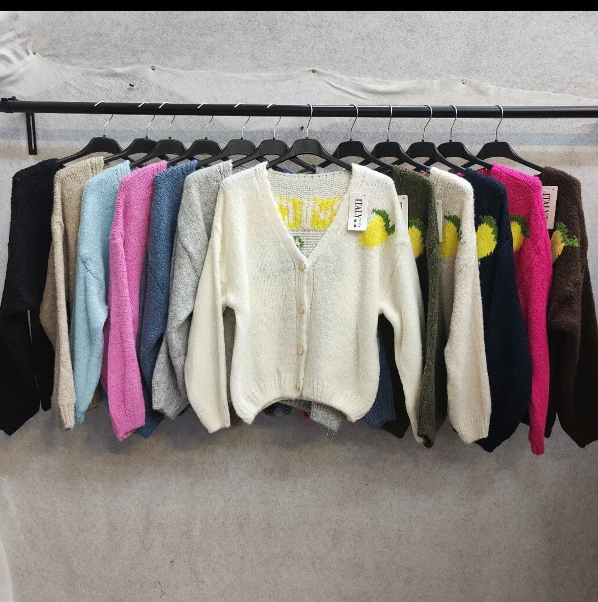 Cardigan Limoncello mit goldenen Knöpfen